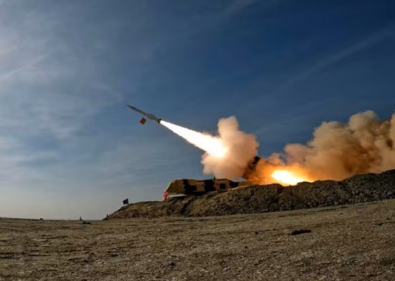 Ir&atilde;o ataca arsenais estrat&eacute;gicos de Israel e base militar norte-americana no Catar