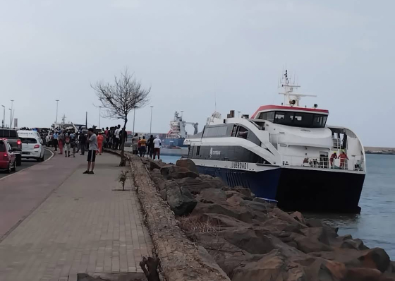 Navio Liberdade encalha nas proximidades do Porto da Praia