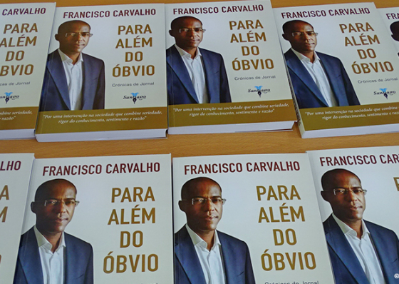 Francisco Carvalho. &ldquo;Para al&eacute;m do &oacute;bvio&rdquo; &eacute; um convite para uma an&aacute;lise um pouco mais aprofundada