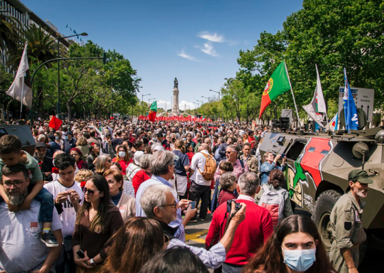 Portugal: Largos milhares nas ruas para defender revolu&ccedil;&atilde;o de Abril