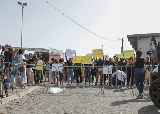 Jornalistas manifestam-se pedindo a elimina&ccedil;&atilde;o do artigo que os criminaliza por desobedi&ecirc;ncia qualificada