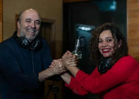 Solange Cesarovna participa em show de Juca Novaes no Brasil