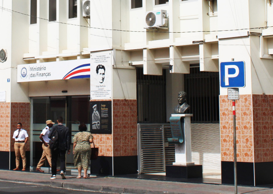 UASE assinou contrato ilegal com escrit&oacute;rio de advogados de antigo primeiro-ministro