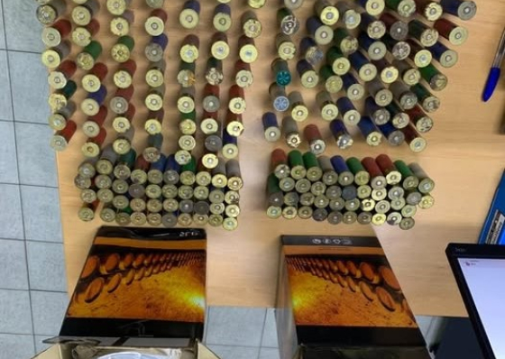 Pol&iacute;cia Nacional apreende 218 muni&ccedil;&otilde;es em caixas de vinho de Portugal