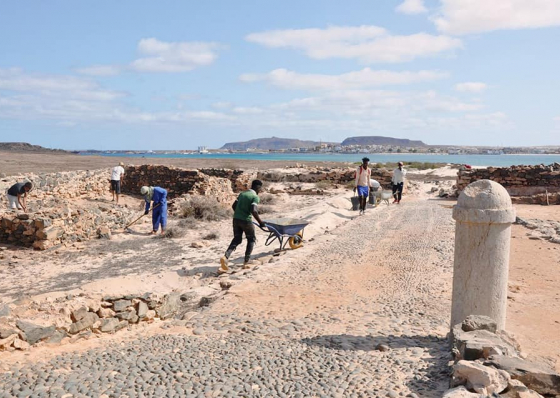 Forte secular contra piratas do ilheu de Sal Rei na Boa Vista espera reabilita&ccedil;&atilde;o e turistas