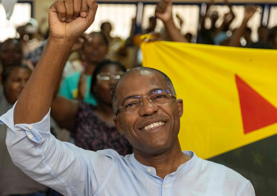 Ap&oacute;s abertura do ano pol&iacute;tico, Francisco Carvalho tem com&iacute;cio em S&atilde;o Vicente