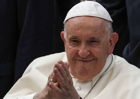 Papa alerta para &ldquo;pot&ecirc;ncias malignas&rdquo; que &ldquo;esmagam&rdquo; a humanidade
