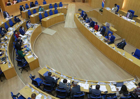 Deputados regressam ao Parlamento com debate com ministro da Administra&ccedil;&atilde;o Interna na agenda