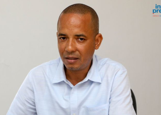 Escritor Paulo Ferreira Ver&iacute;ssimo lan&ccedil;a segundo livro de poesia centrado numa &ldquo;viagem interior&rdquo;