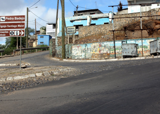 (Actualizado) Par&oacute;quia de Santa Cruz assaltada. Levaram quase 500 contos da Festa do Emigrante &ndash; suspeito identificado est&aacute; a monte