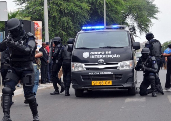 Vinte detidos e armas e drogas apreendidas em megaopera&ccedil;&atilde;o na Praia