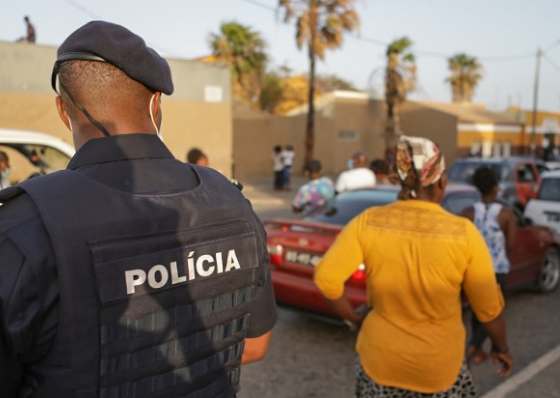 Dois agentes da Pol&iacute;cia Nacional feridos a tiro na cidade da Praia