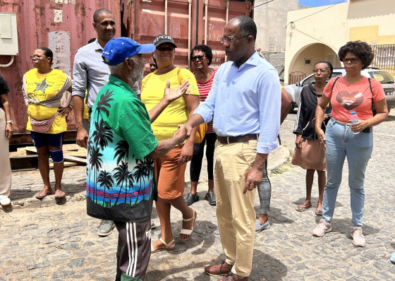 Sal: Francisco Carvalho ouve queixas da popula&ccedil;&atilde;o e recebe declara&ccedil;&otilde;es de apoio