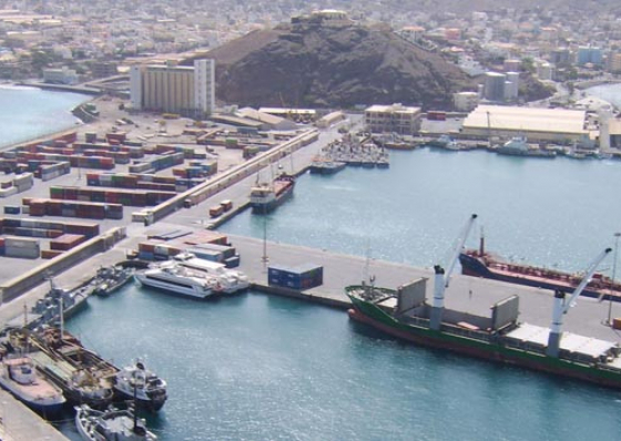 Transporte Mar&iacute;timo de Passageiros e Carga. Palm Shipping Lines e TSM chamam poder judicial