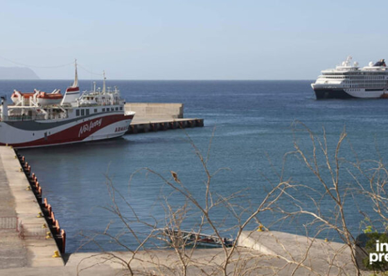 Santo Ant&atilde;o: Veleiro com sete tripulantes a bordo afundou-se na ba&iacute;a do Porto Novo