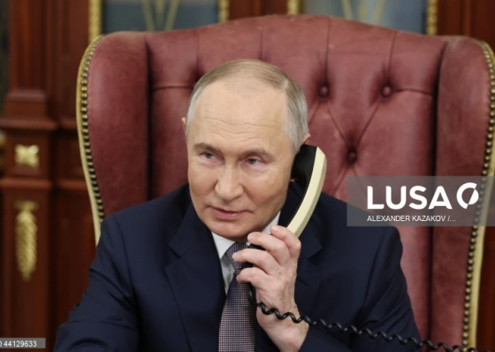 Putin e Trump discutem por telefone tens&otilde;es no M&eacute;dio Oriente e negocia&ccedil;&otilde;es na Ucr&acirc;nia