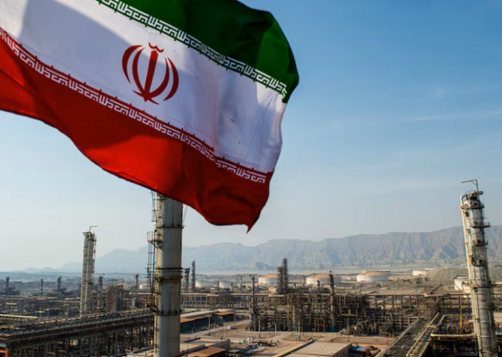 Pre&ccedil;o do petr&oacute;leo dispara ap&oacute;s ataques a refinarias iranianas