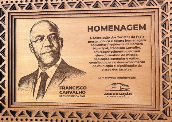 Taxistas da cidade da Praia homenageiam Francisco Carvalho