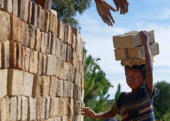 Cabo Verde vai aumentar idade para adolescentes exercerem pequenas atividades