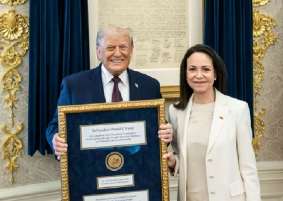 Trump recebe &ldquo;Nobel da Paz&rdquo; em segunda m&atilde;o