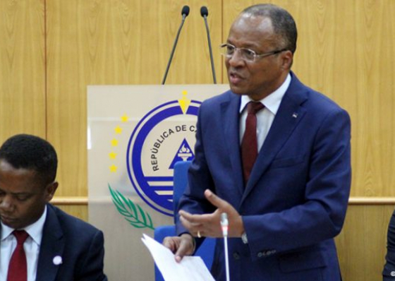 Primeiro-ministro volta ao parlamento para debater situa&ccedil;&atilde;o social e ambiental do pa&iacute;s