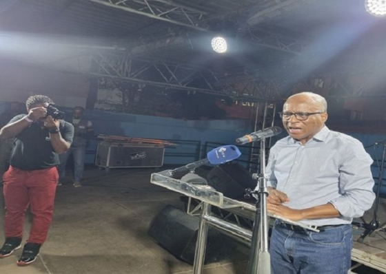 Ulisses diz que vai reduzir a pobreza e o desemprego no pr&oacute;ximo mandato