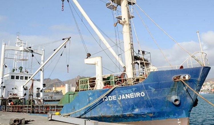 Governo tenta vender navio “13 de Janeiro” com ‘desconto’ de 20%