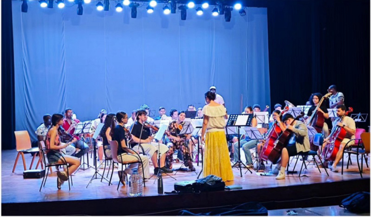 Espet&aacute;culo luso-cabo-verdiano "A Orquestra na Baleia" sobe ao palco na Praia