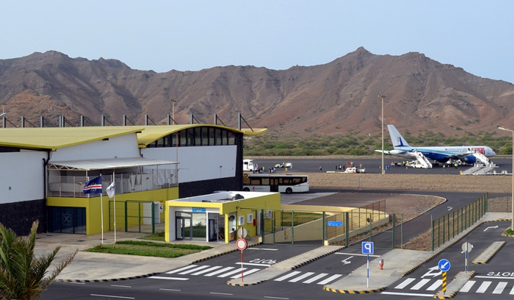 Governo assina contrato de concessão dos aeroportos ao grupo Vinci esta segunda-feira