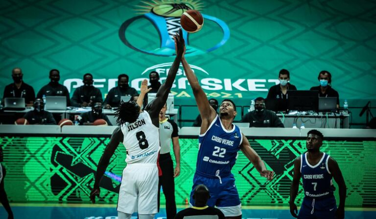 Cabo Verde derrota Angola no arranque do Afrobasket