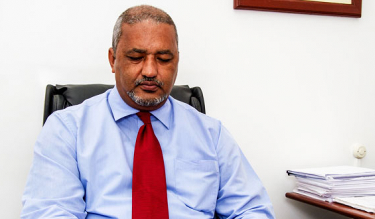 Cabo Verde suspende aplicação das vacinas da AstraZeneca. Até que as dúvidas sejam sanadas
