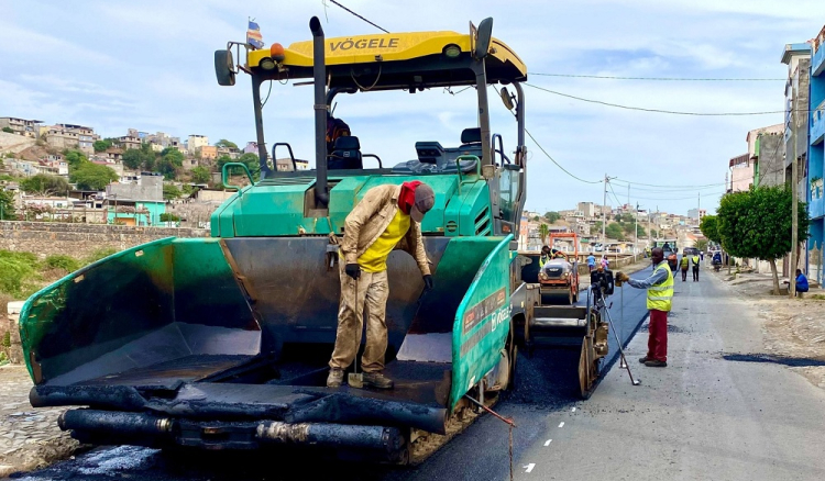 Obras de requalificação de artérias prosseguem na cidade da Praia