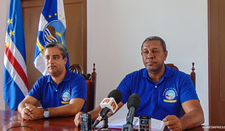 CM São Vicente afasta de si críticas da manifestação e diz ter “outras vias” para fazer coisas acontecerem