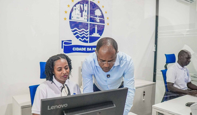 Praia: Balc&atilde;o &Uacute;nico aproxima servi&ccedil;os camar&aacute;rios a mun&iacute;cipes e investidores