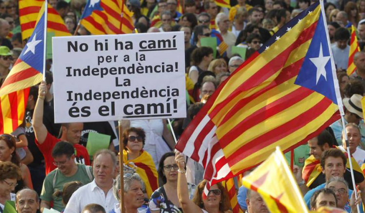 Catalunha prossegue para o referendo apesar da suspensão do TC espanhol