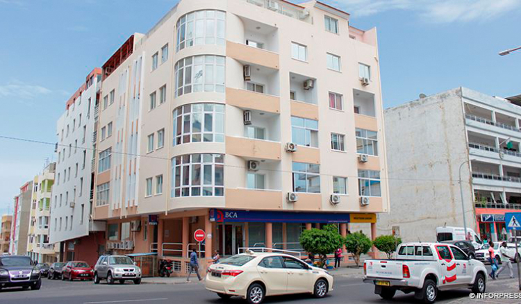 Compra de apartamentos dispara na cidade da Praia. Emigrantes são os que mais investem em imóveis