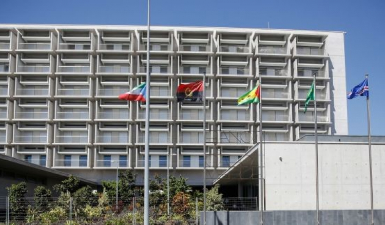 Banco de Cabo Verde com critérios ligeiramente mais restritivos para empréstimos de longo prazo às empresas (corrigido)
