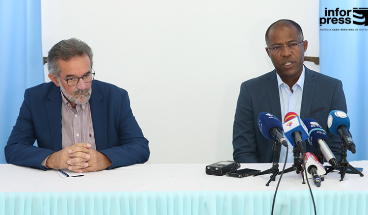 Câmara Municipal da Praia e Escola Profissional de Praia da Vitória atribuem bolsas a estudantes cabo-verdianos