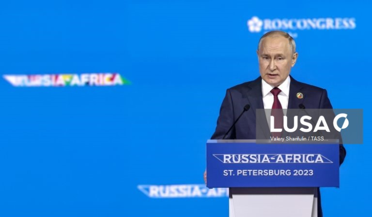 Putin anuncia oferta de 25.000 a 50.000 toneladas de cereais a seis países africanos