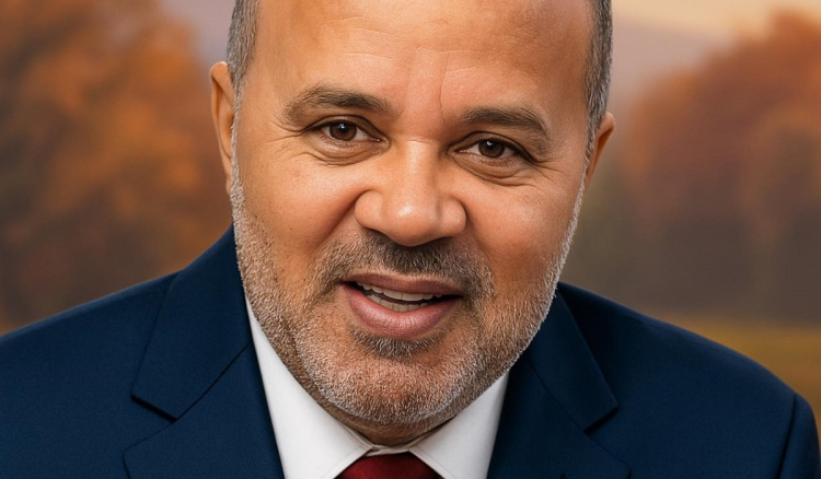 Cândido Rodrigues revela-se escritor de mão cheia