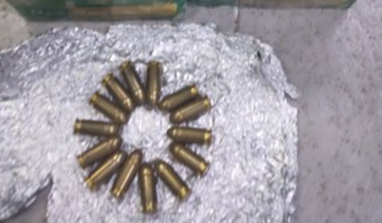 Tribunal manda para atrás das grandes dono de munições apreendidas no Porto da Praia