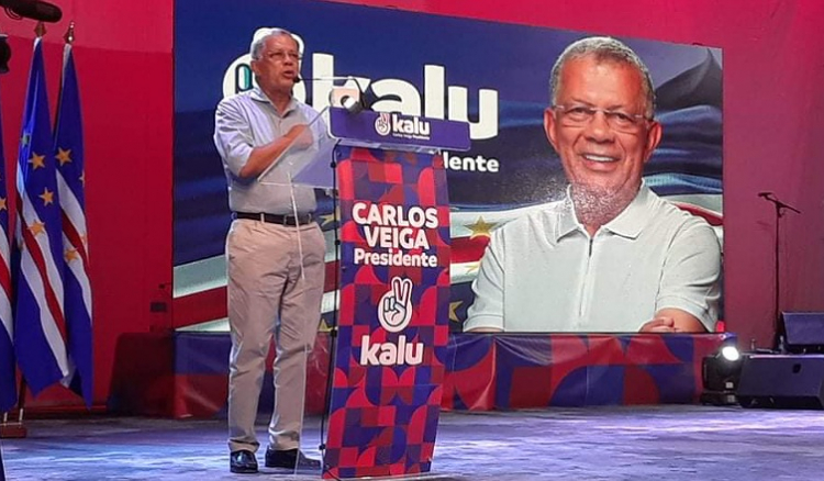 Presidenciais: Carlos Veiga promete defender a democracia e manter viva a Constituição que ajudou a escrever