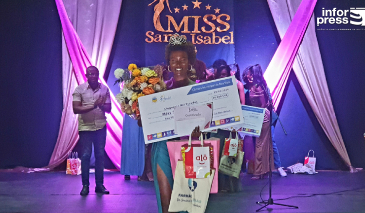 Boa Vista: Célia Brito eleita Miss Santa Isabel 2024