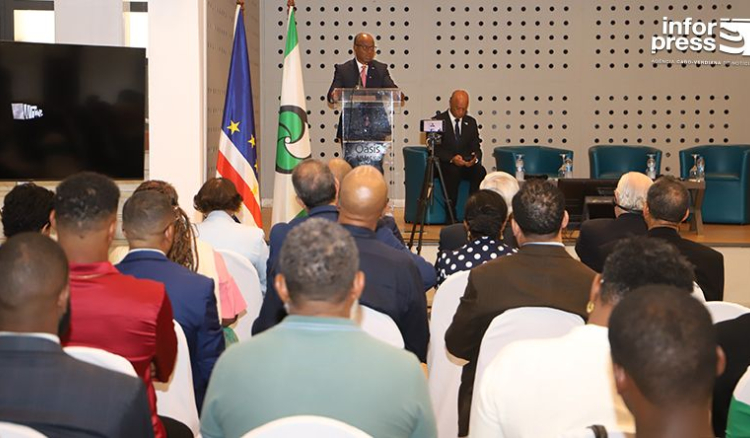 Ulisses defende refor&ccedil;o da democracia em confer&ecirc;ncia da IDC &Aacute;frica