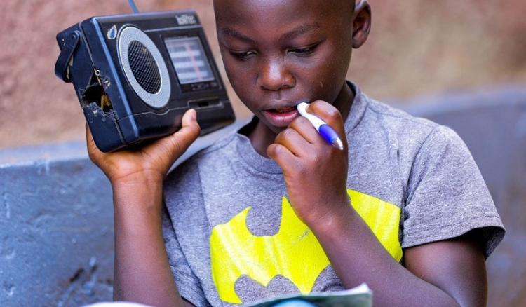 Assinala-se hoje o Dia Mundial da Rádio