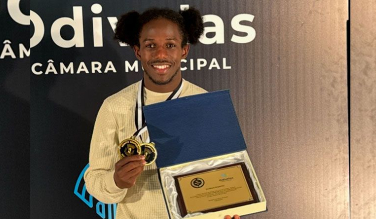 David Pina recebe duas medalhas na Gala do Desporto 2024 no concelho de Odivelas