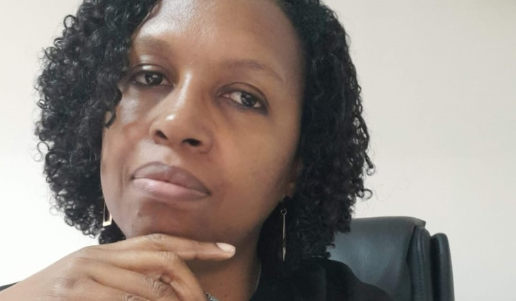 Dina Ferreira acusa administração da RTC de manchar o seu bom nome e pretender destruir a sua carreira