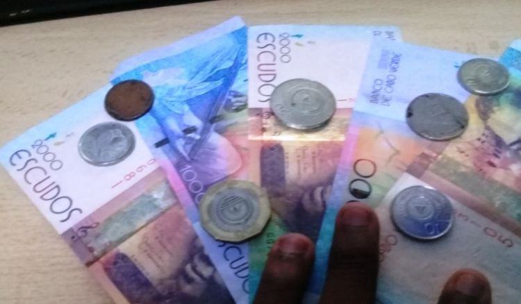 Covid-19: Banco de Cabo Verde gastou mais de 44,1 mil contos a destruir e emitir notas e moedas