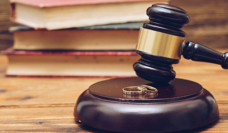 Emigrante acusa Conservatória de “inércia” no averbamento de divórcio e ministra manda averiguar caso