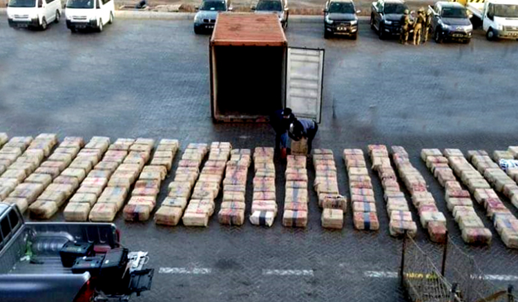 9 mil 570 quilos de cocaína apreendidos e 11 pessoas presas